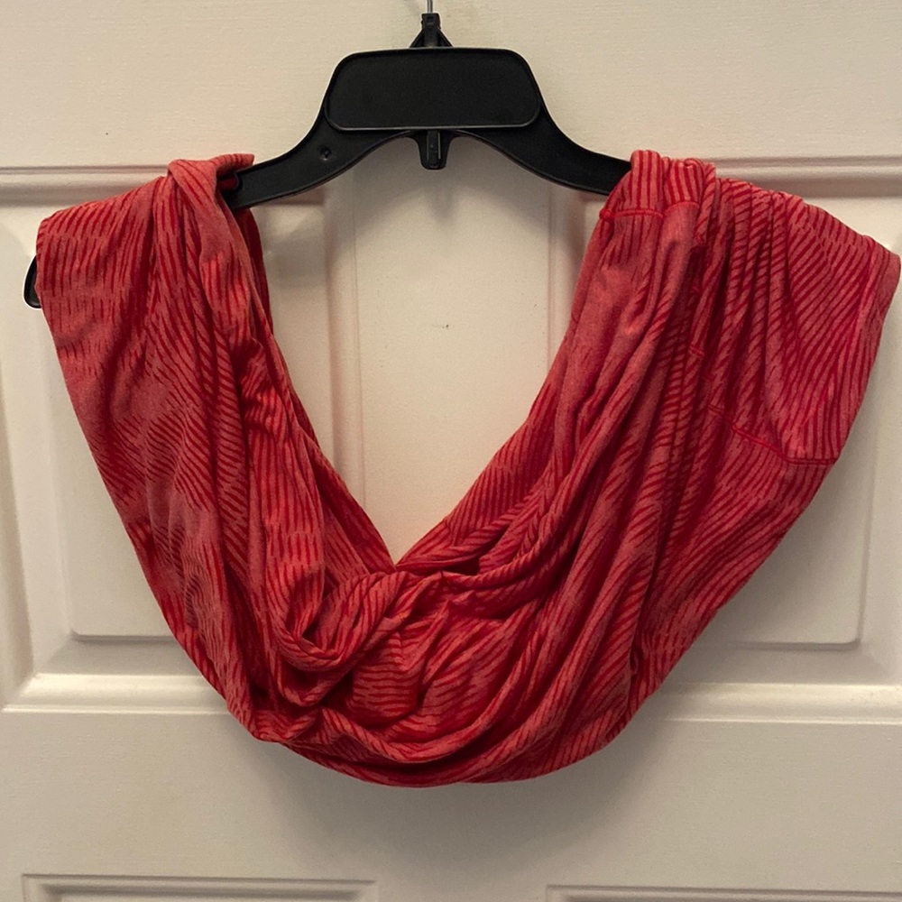Nike dri-fit infinity scarf/wrap, red w striped pattern